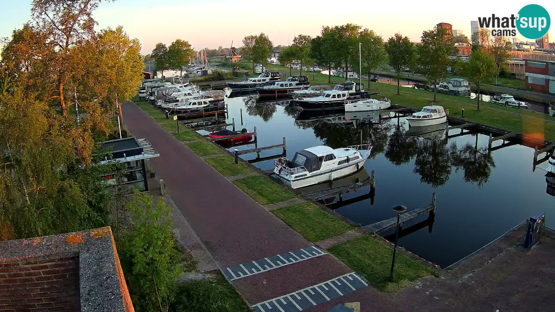 Joure harbour webcam – windmill view