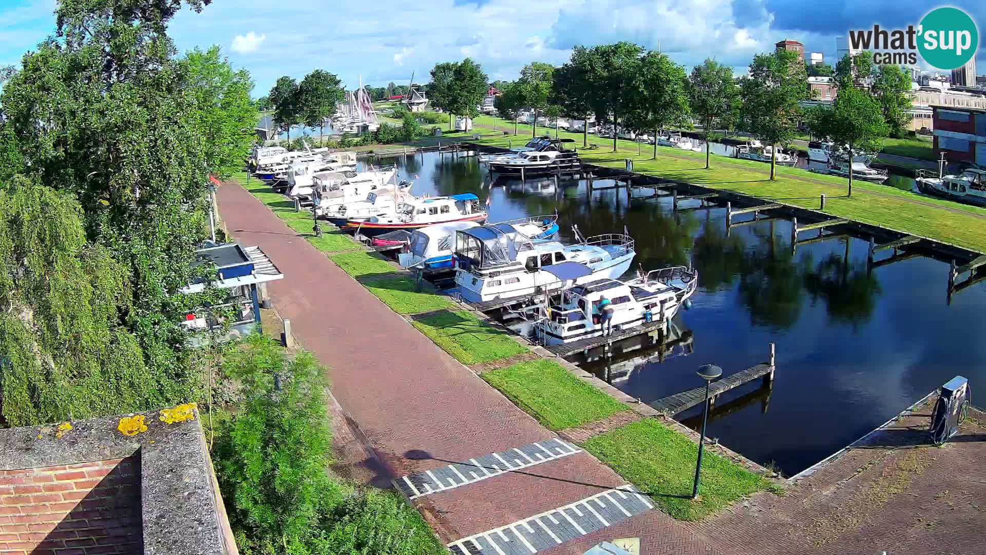 Joure harbour webcam – windmill view