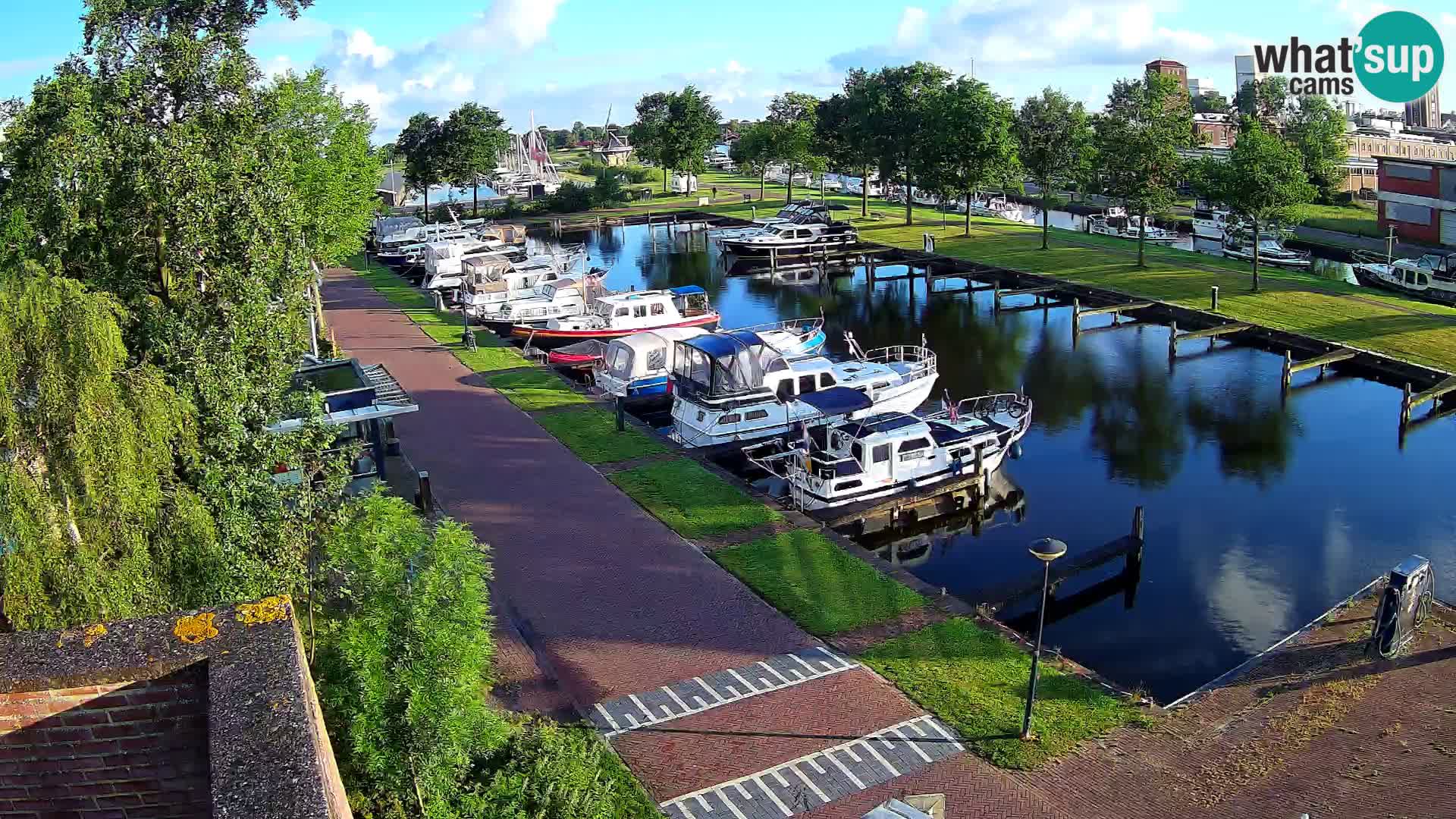Joure harbour webcam – windmill view