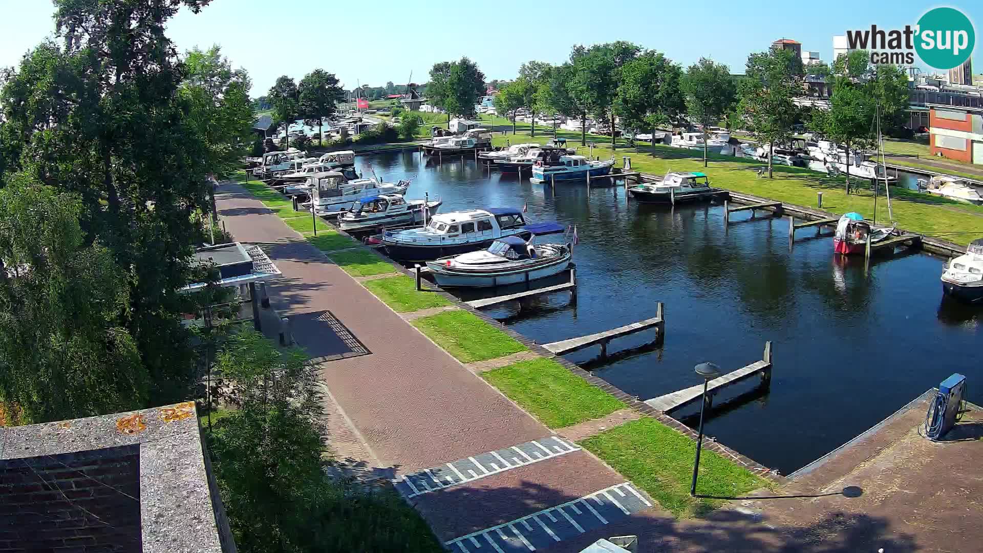 Joure harbour webcam – windmill view