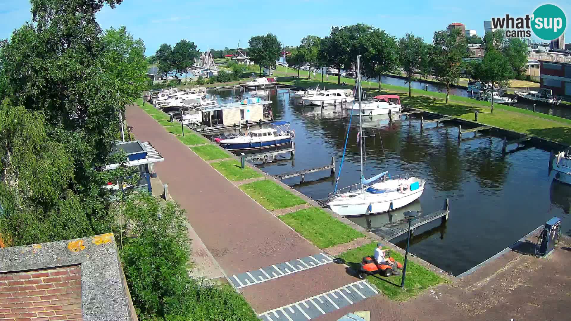 Joure harbour webcam – windmill view