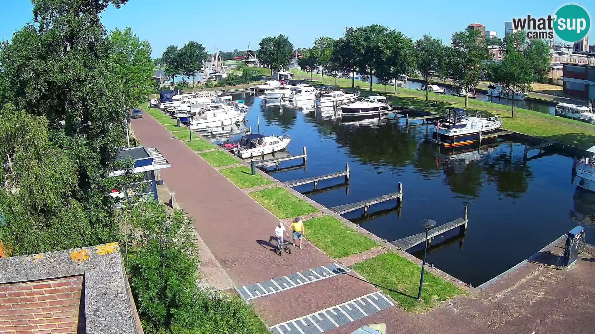Joure harbour webcam – windmill view