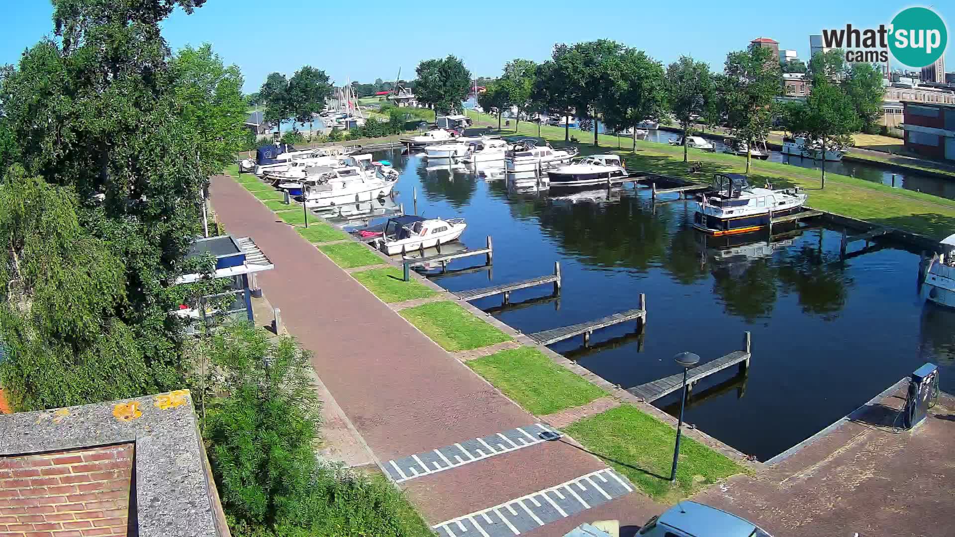 Joure harbour webcam – windmill view