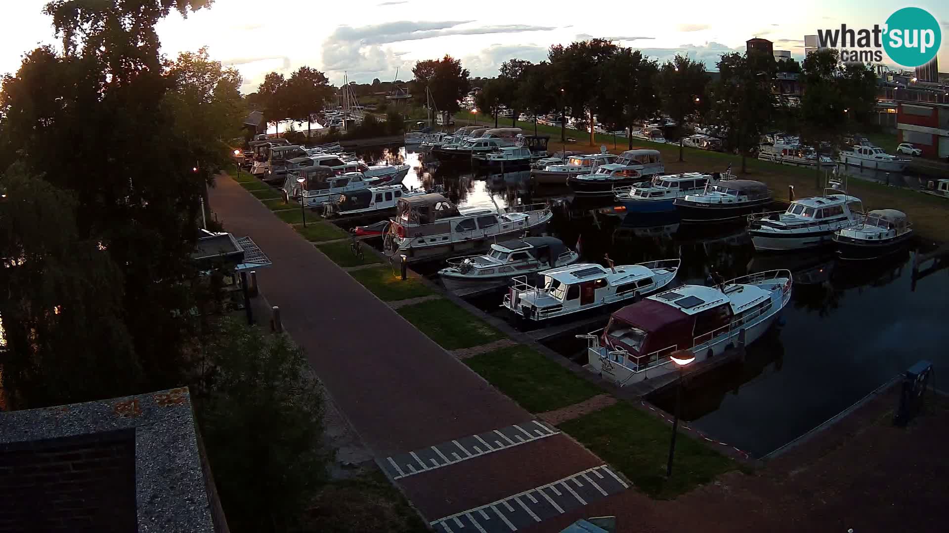 Joure harbour webcam – windmill view