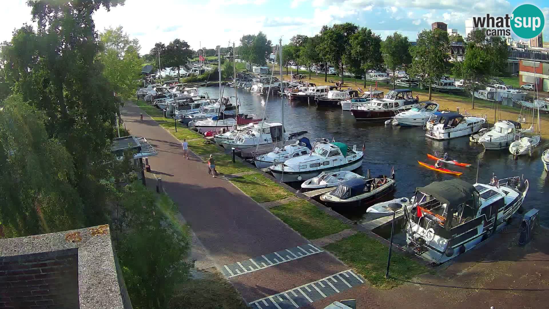 Joure harbour webcam – windmill view
