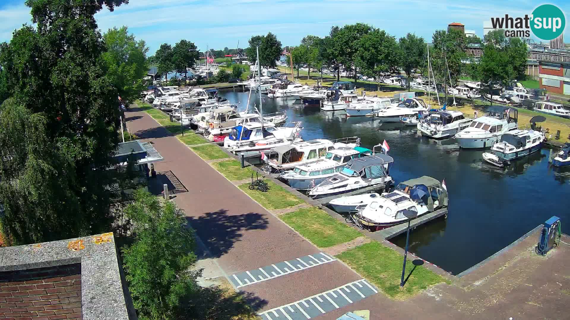 Joure harbour webcam – windmill view