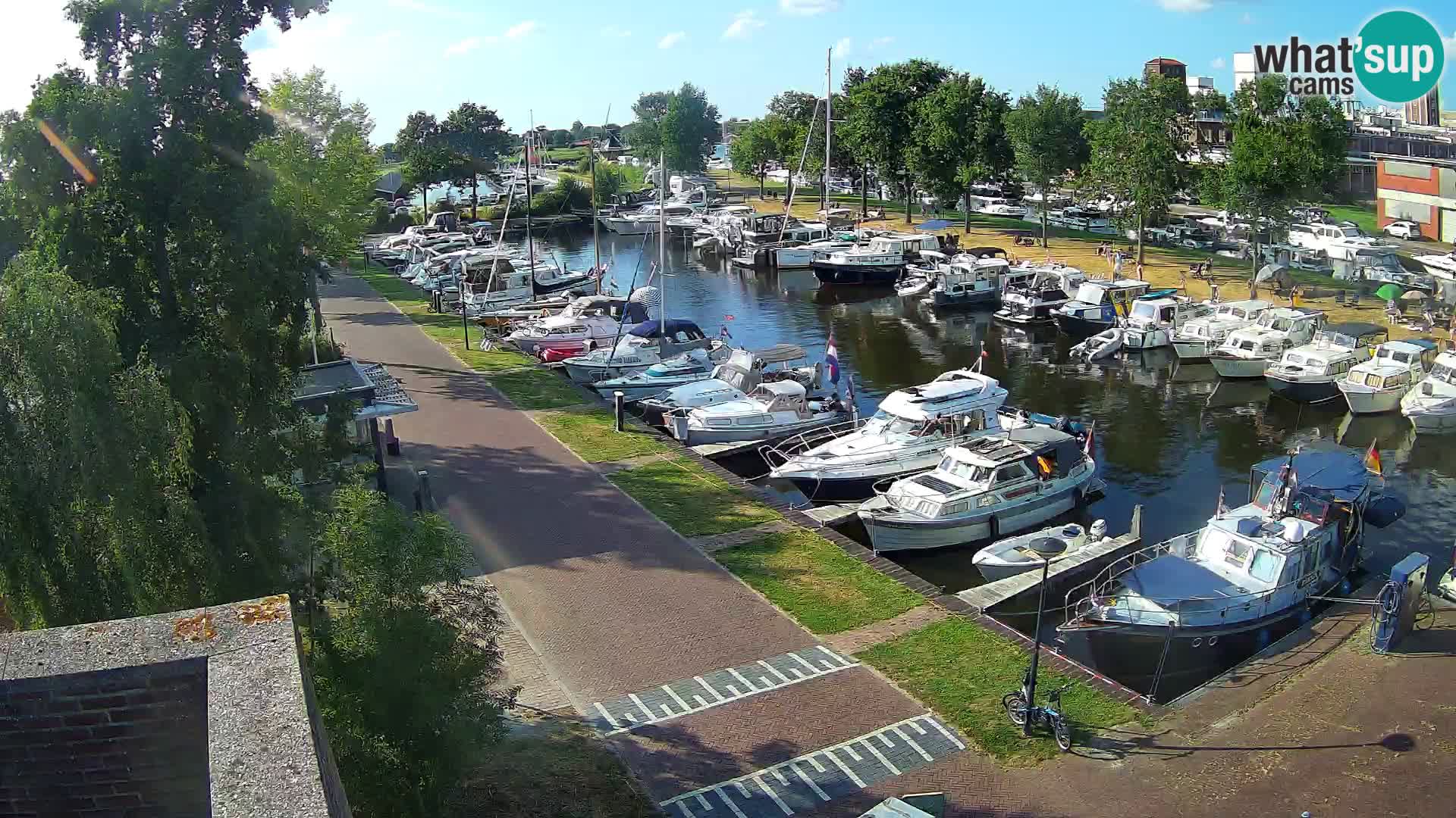 Joure harbour webcam – windmill view
