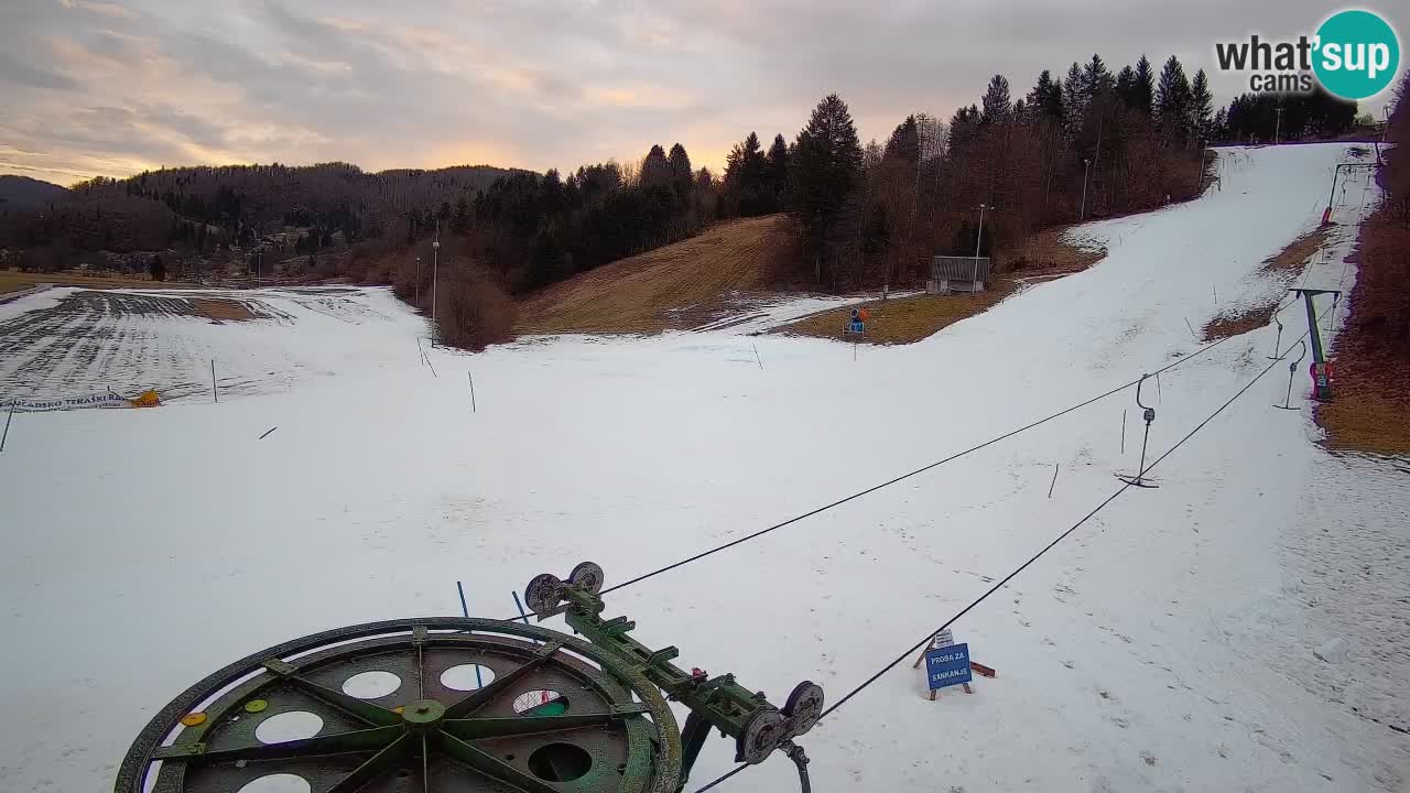 Spletna kamera Smučišče Senožeta – smučarsko središče v Srednji vasi pri Bohinju