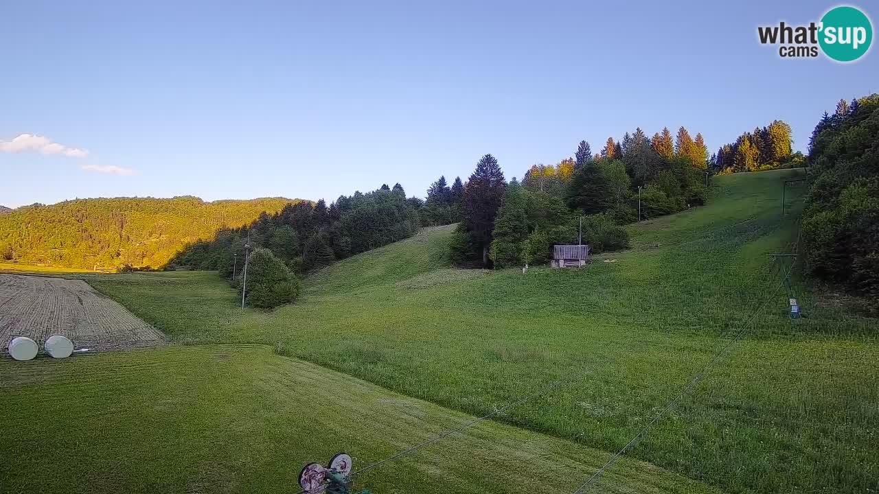 Spletna kamera Smučišče Senožeta – smučarsko središče v Srednji vasi pri Bohinju