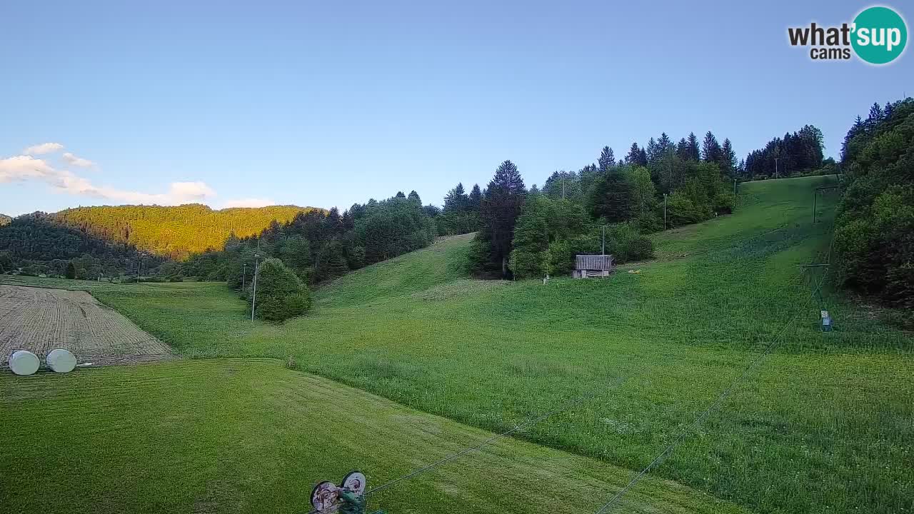 Spletna kamera Smučišče Senožeta – smučarsko središče v Srednji vasi pri Bohinju