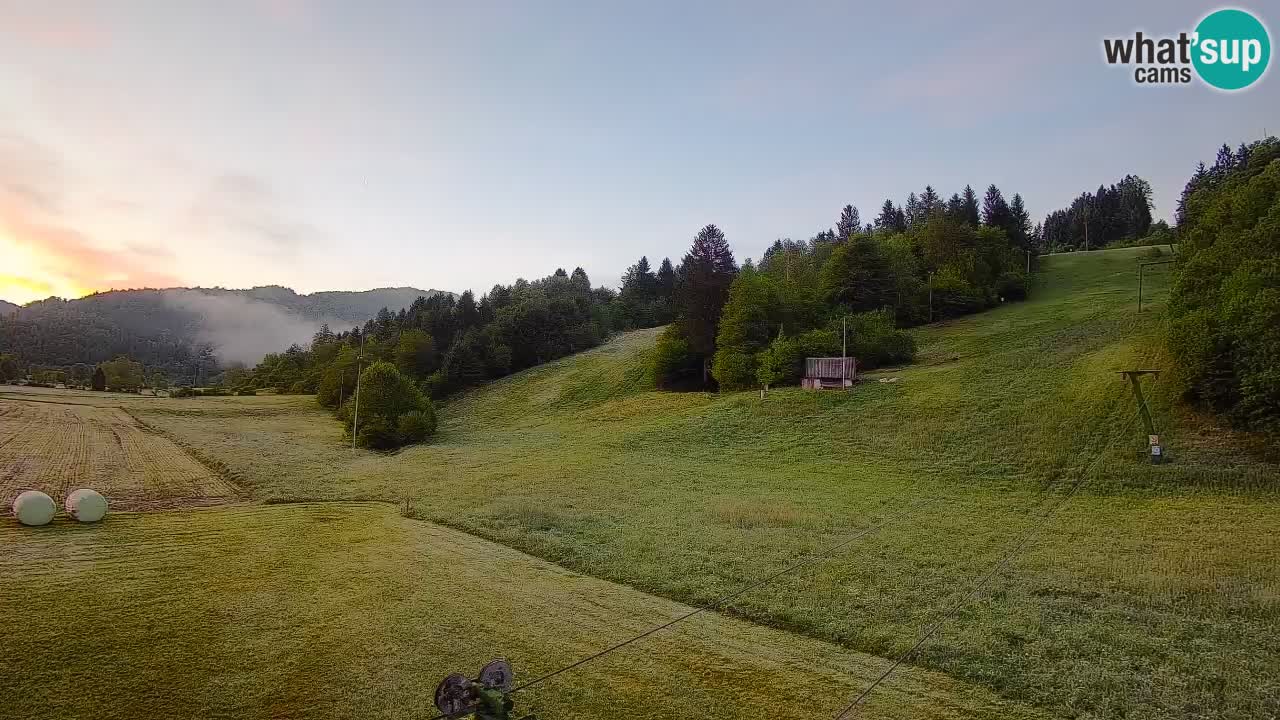 Spletna kamera Smučišče Senožeta – smučarsko središče v Srednji vasi pri Bohinju