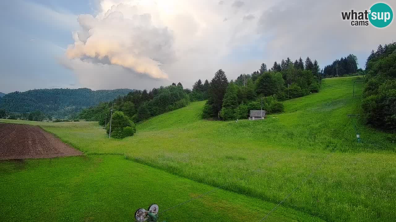 Spletna kamera Smučišče Senožeta – smučarsko središče v Srednji vasi pri Bohinju