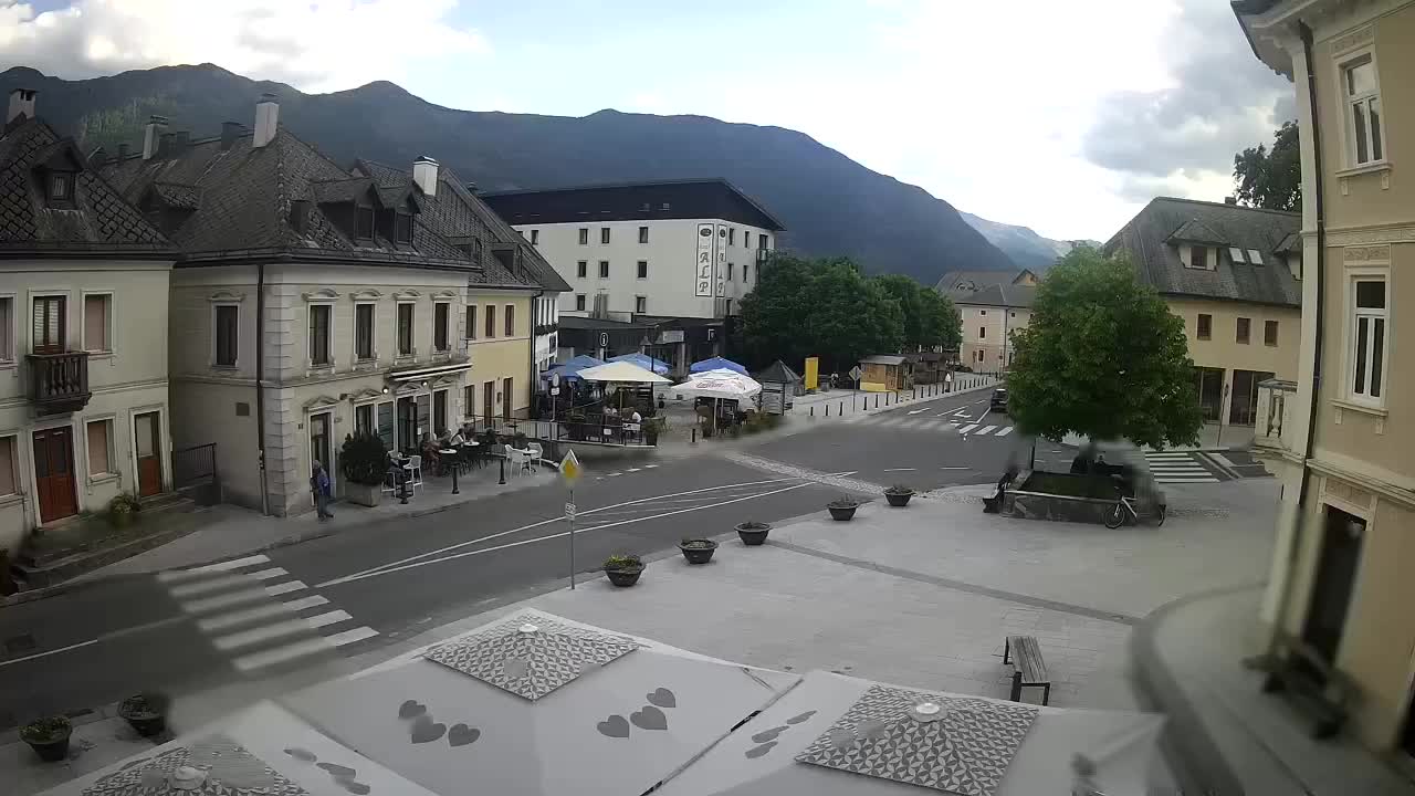 Piazza centrale a Plezzo