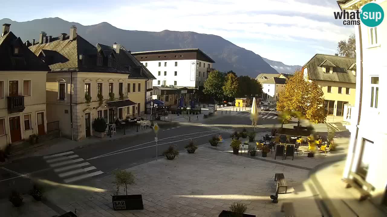 Piazza centrale a Plezzo