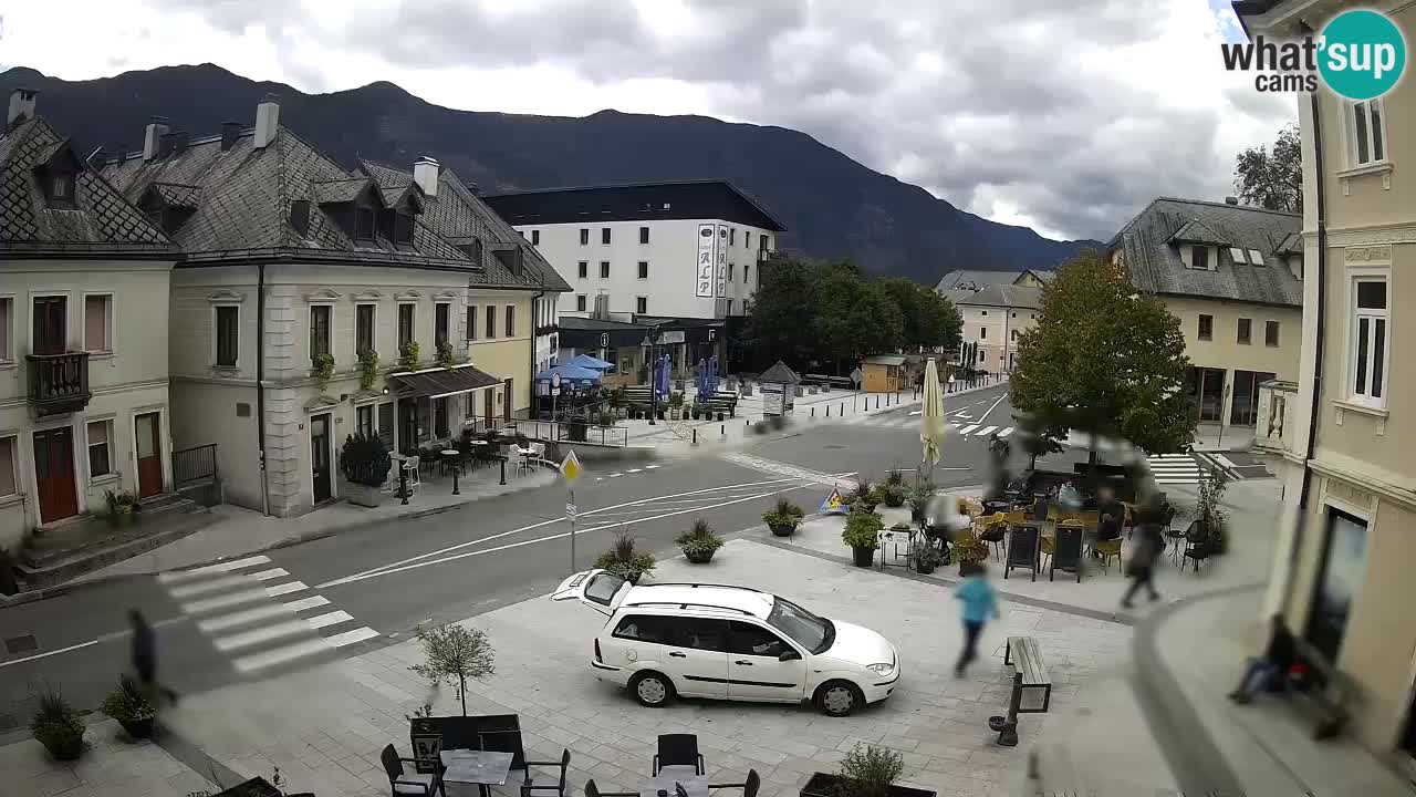 Piazza centrale a Plezzo