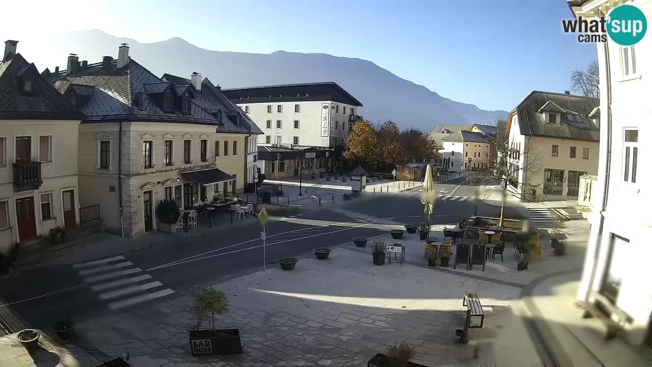 Piazza centrale a Plezzo