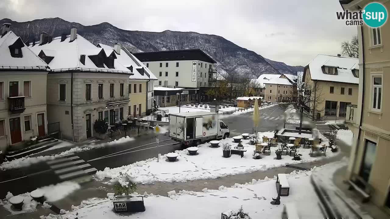 Piazza centrale a Plezzo