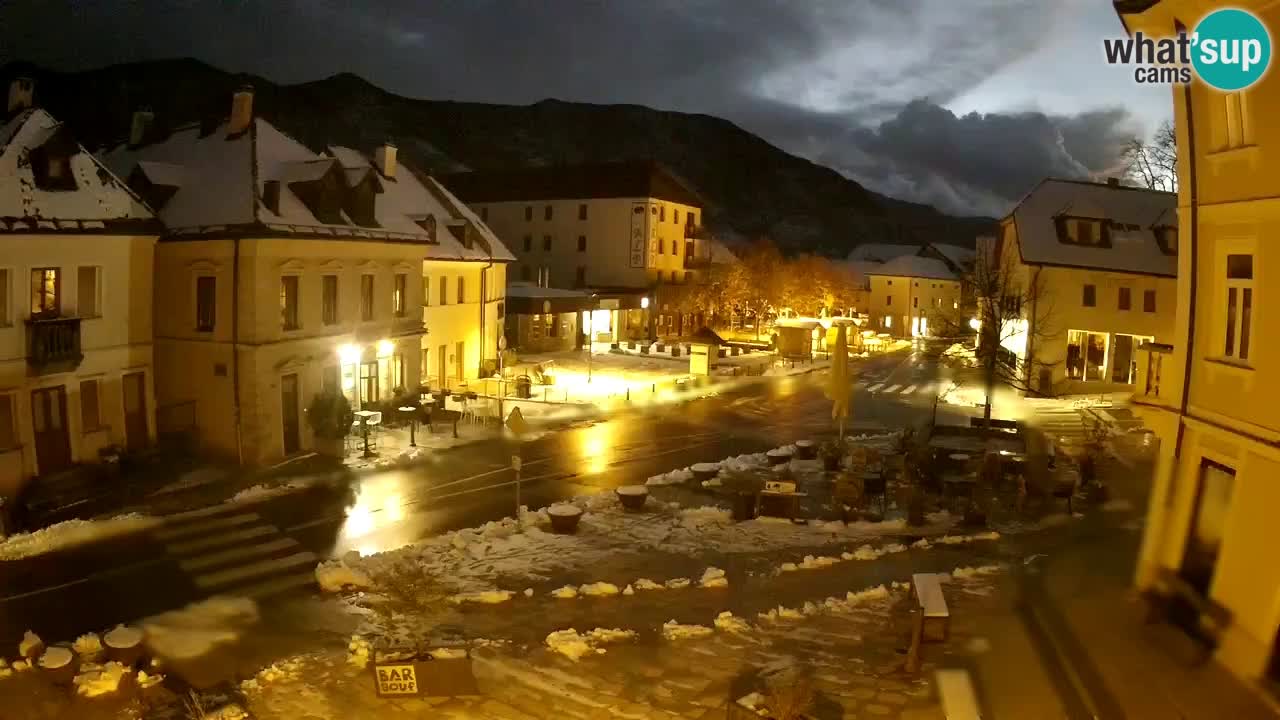 Piazza centrale a Plezzo