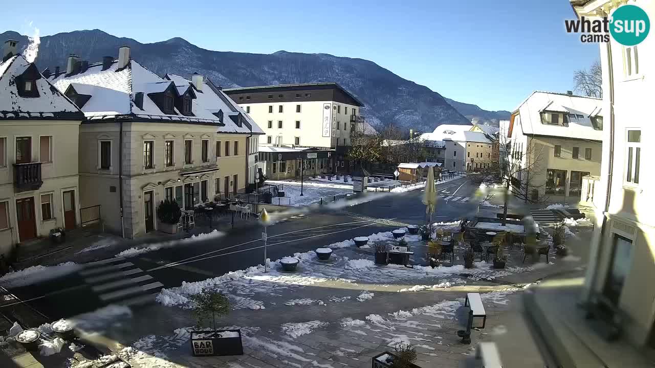 Piazza centrale a Plezzo