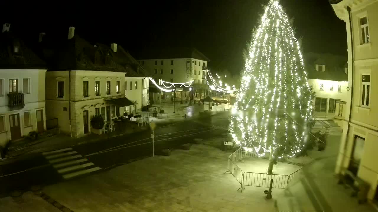 Piazza centrale a Plezzo