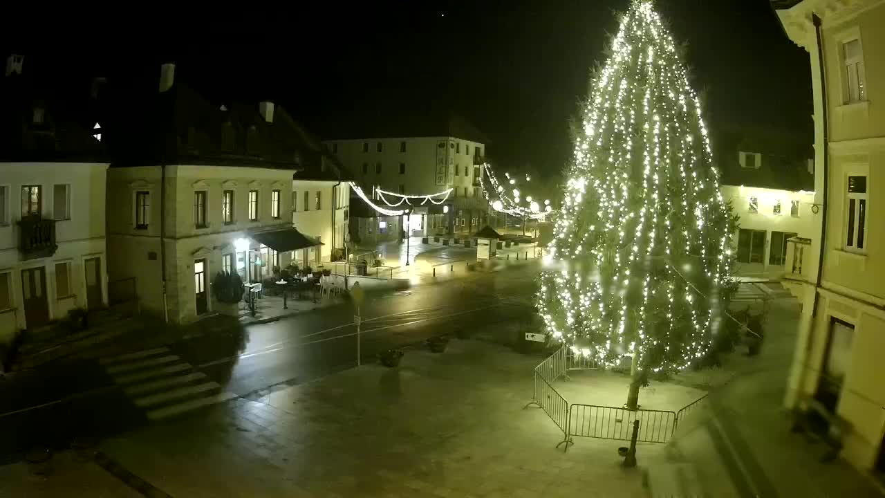 Piazza centrale a Plezzo