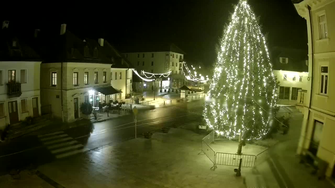 Piazza centrale a Plezzo