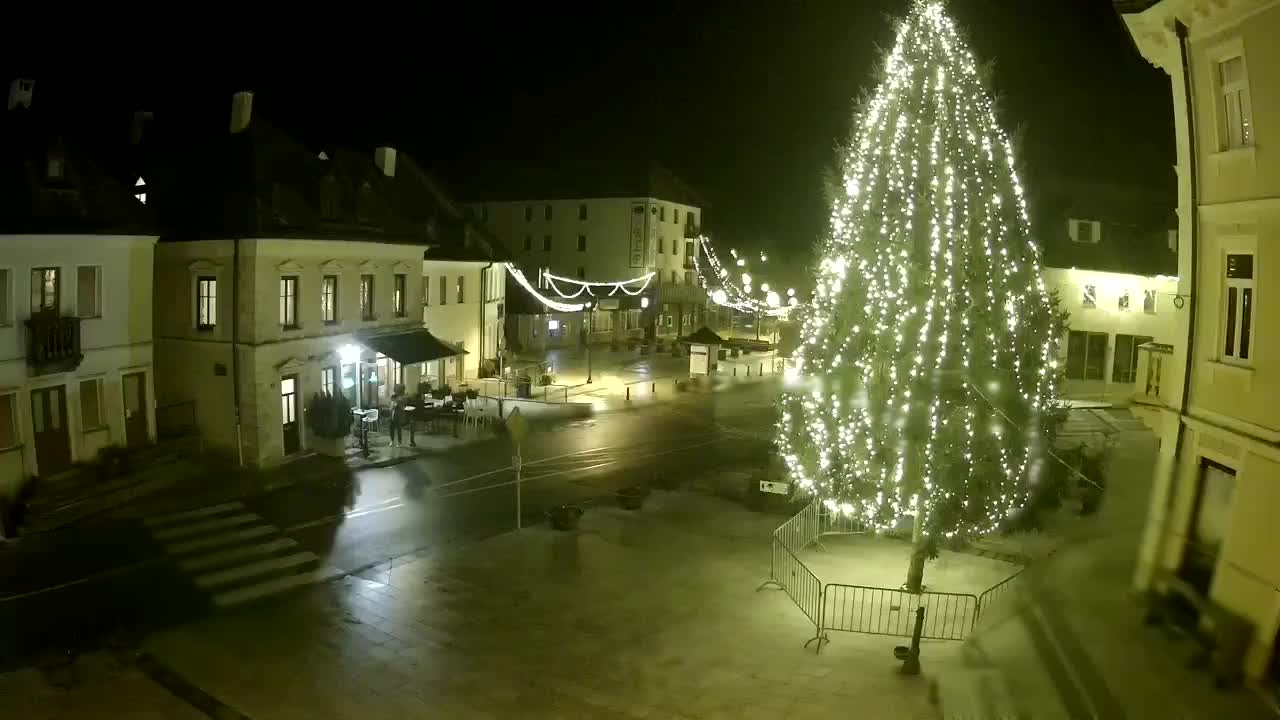 Piazza centrale a Plezzo