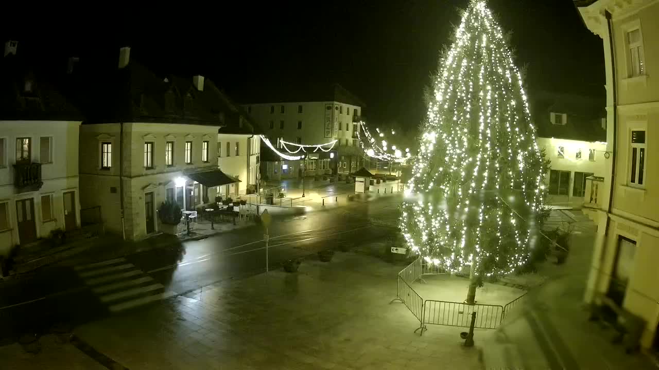 Piazza centrale a Plezzo