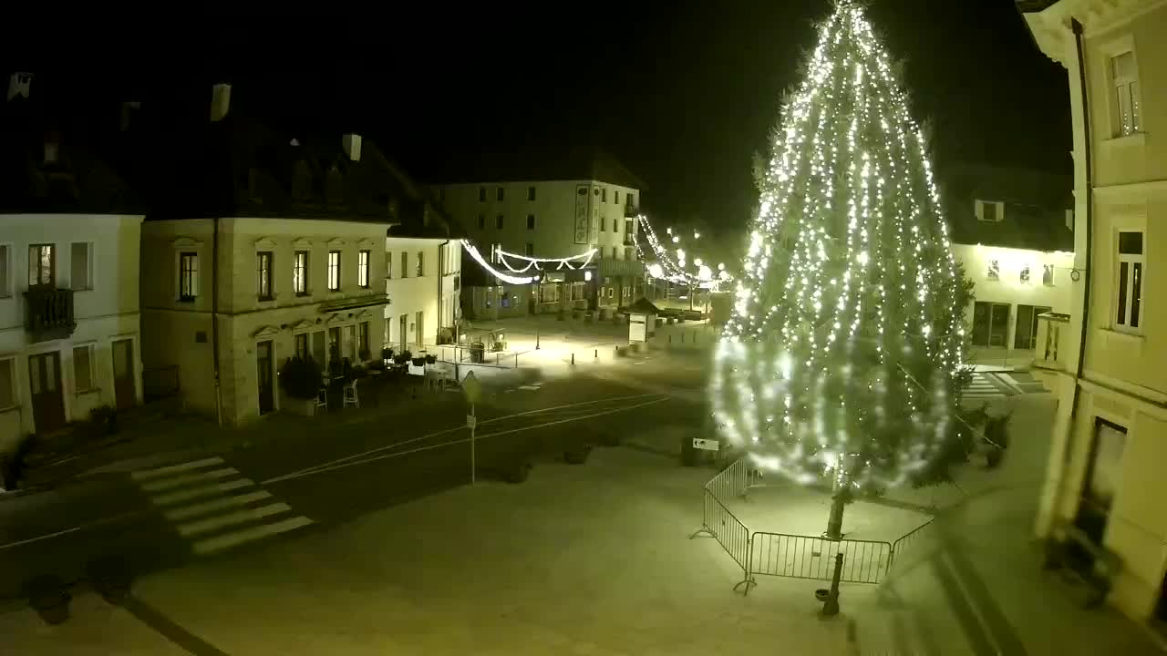 Piazza centrale a Plezzo