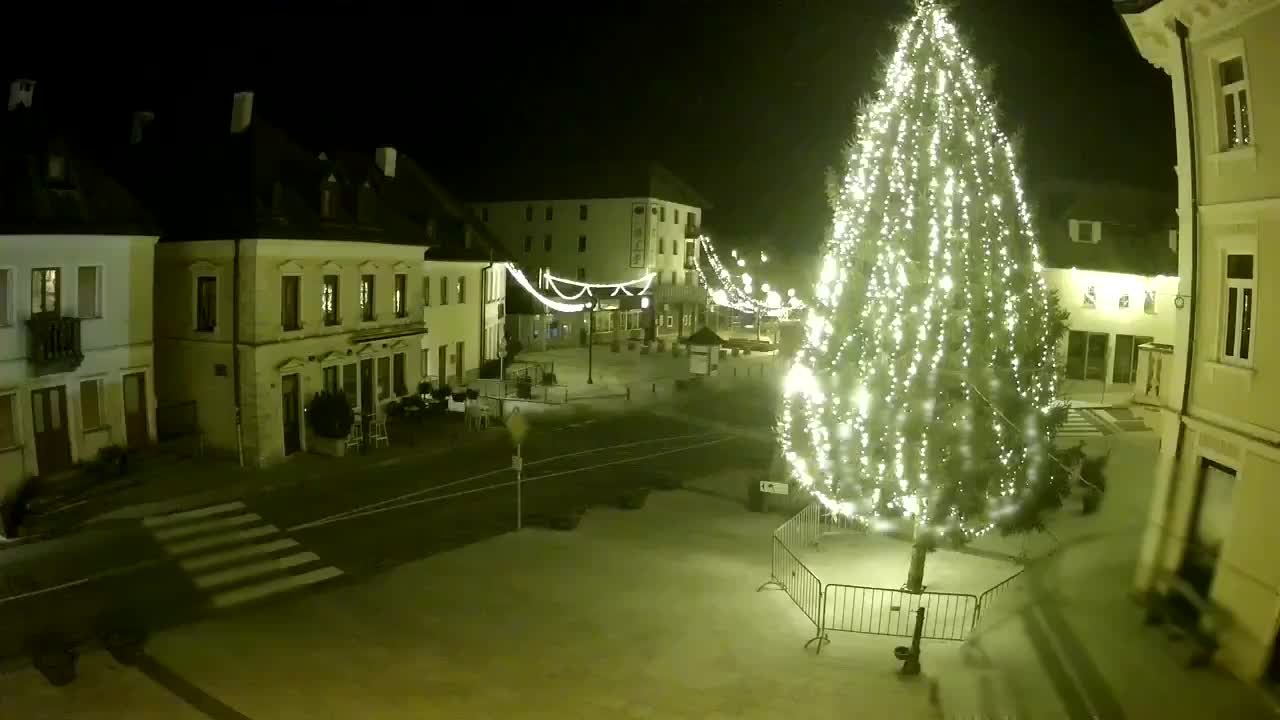 Piazza centrale a Plezzo