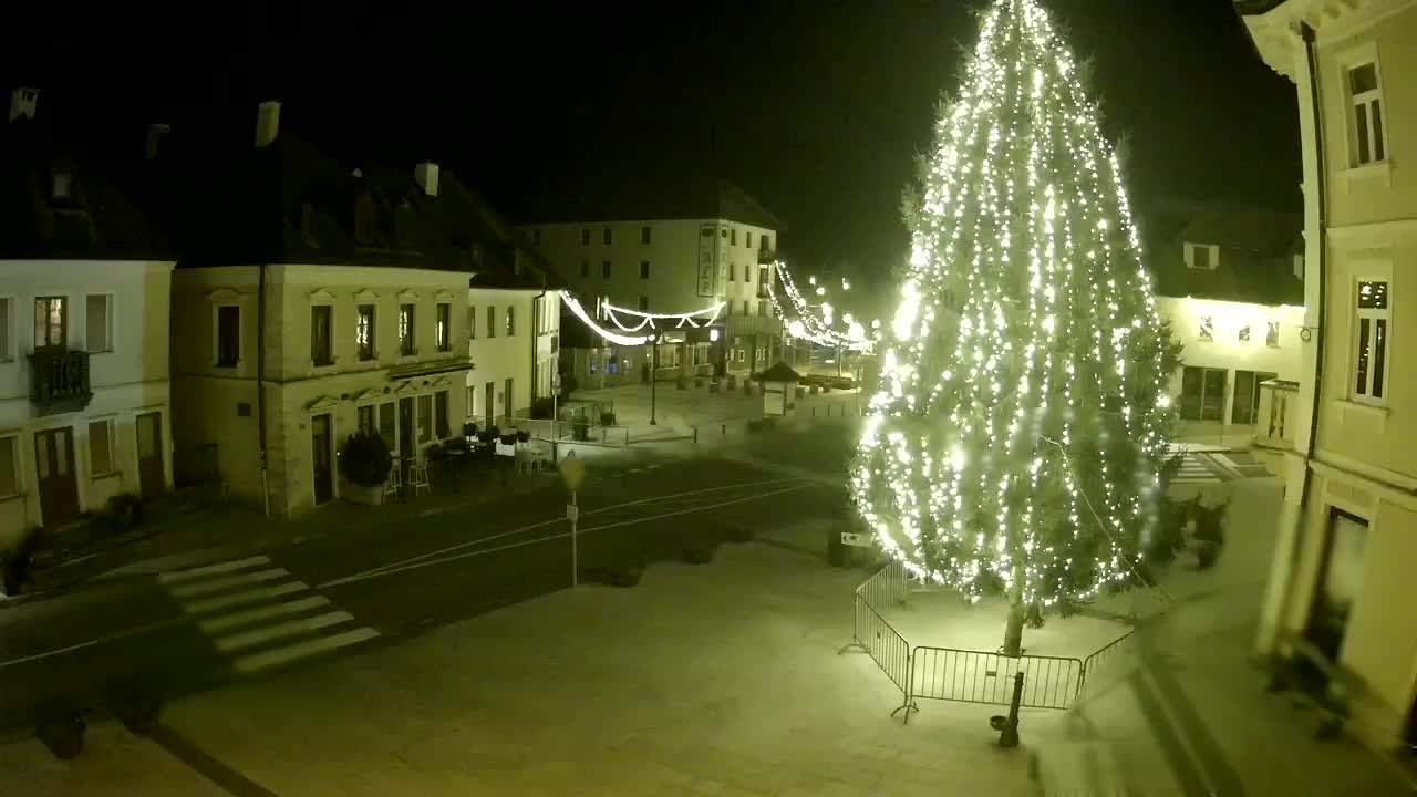 Piazza centrale a Plezzo