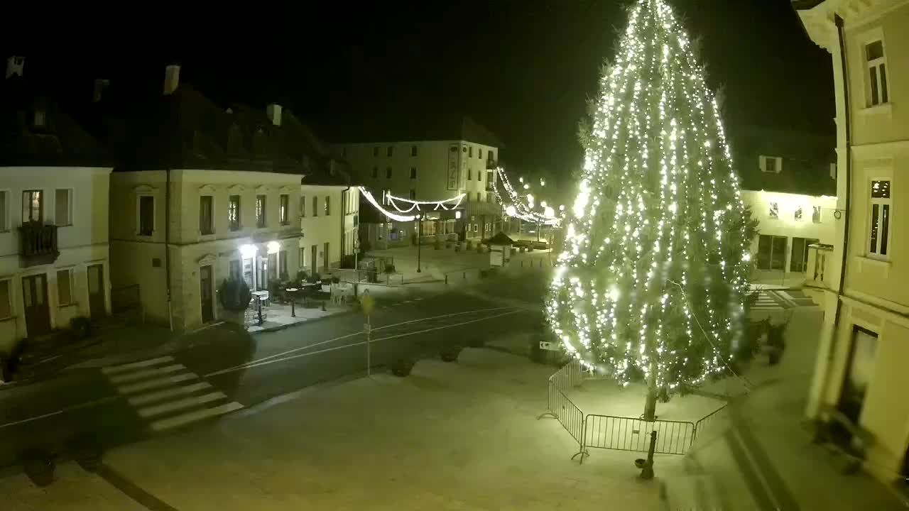 Piazza centrale a Plezzo