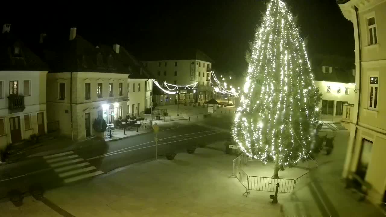 Piazza centrale a Plezzo