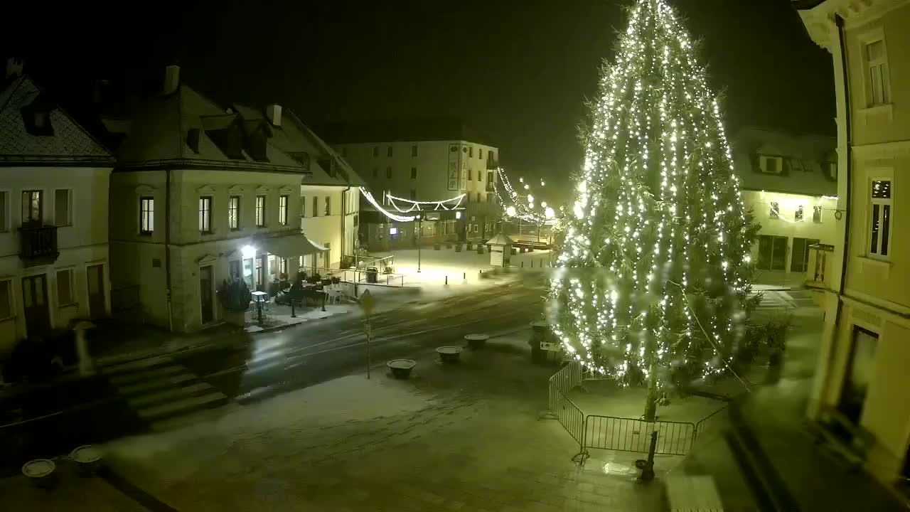 Piazza centrale a Plezzo