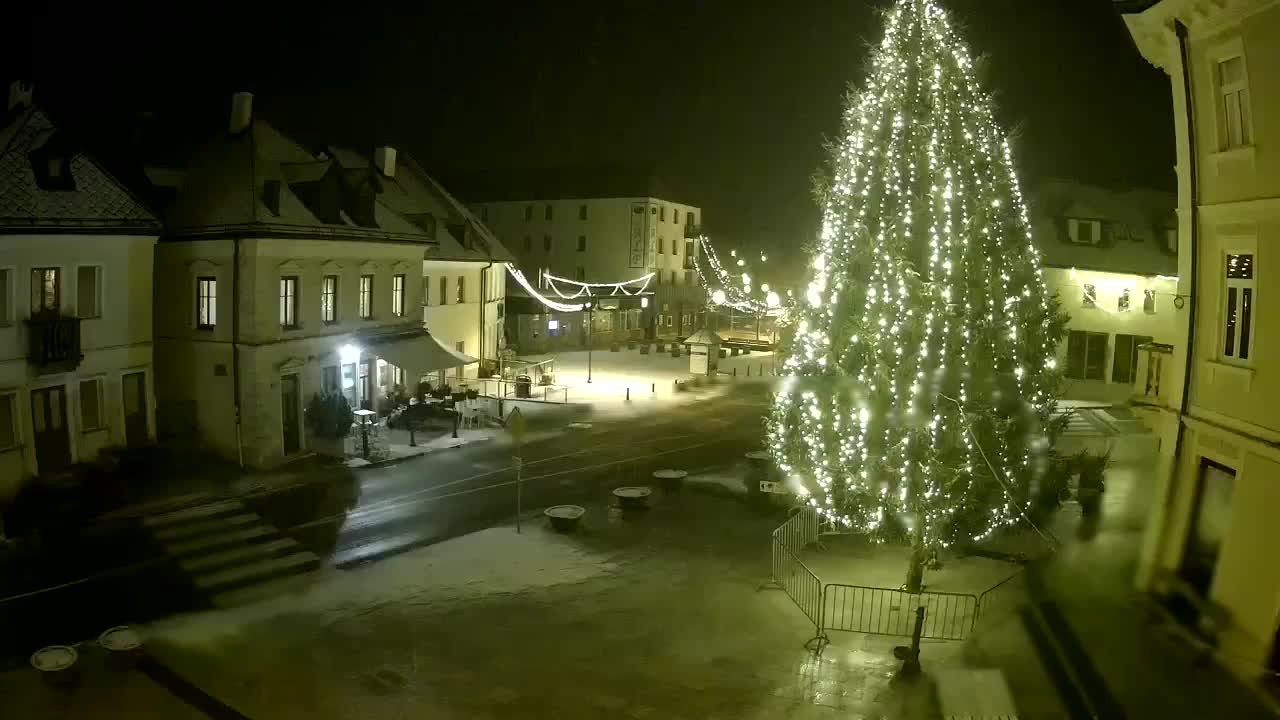 Piazza centrale a Plezzo