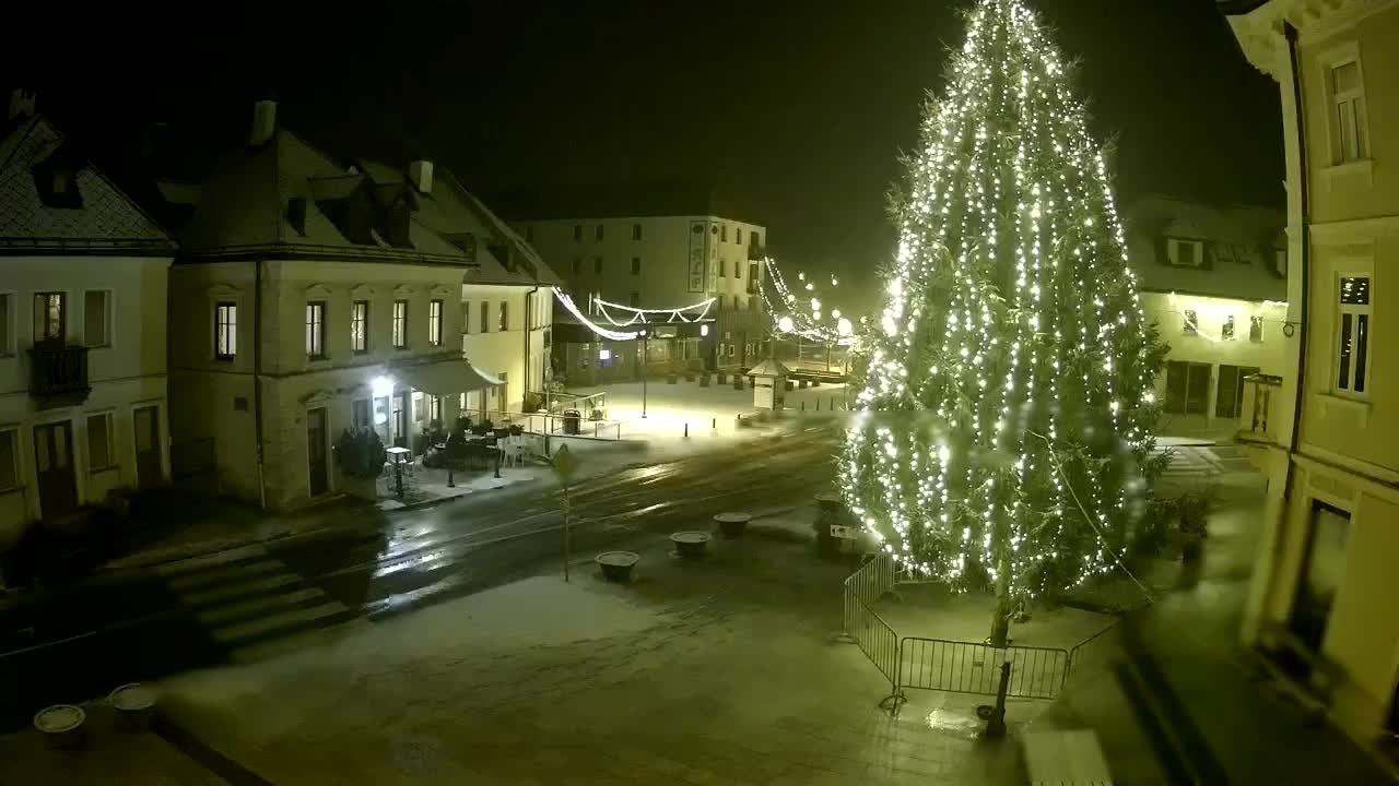 Piazza centrale a Plezzo