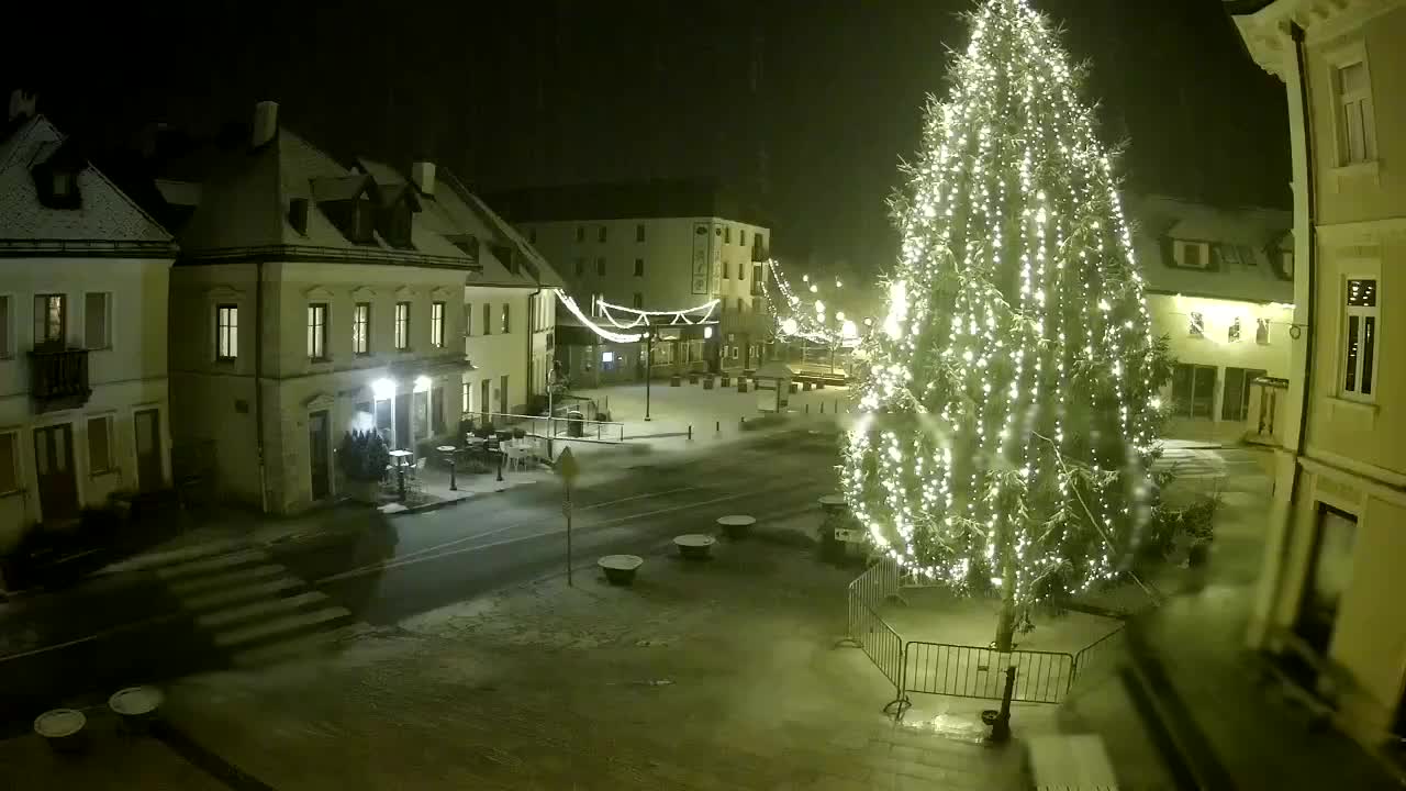 Piazza centrale a Plezzo