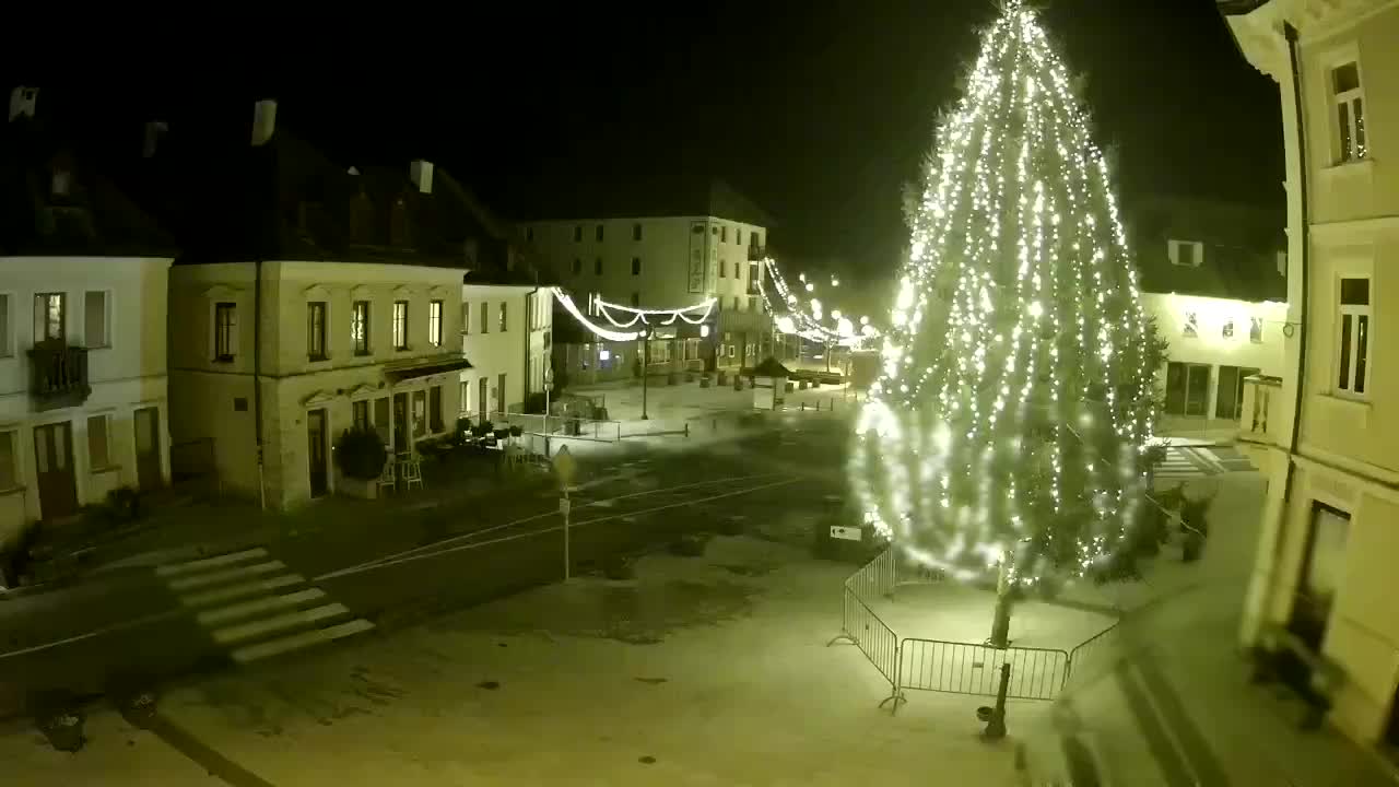 Piazza centrale a Plezzo