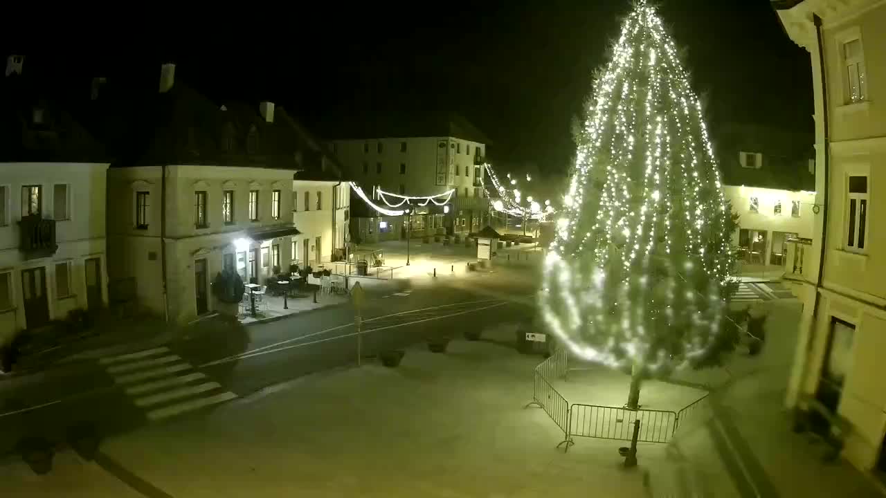 Piazza centrale a Plezzo