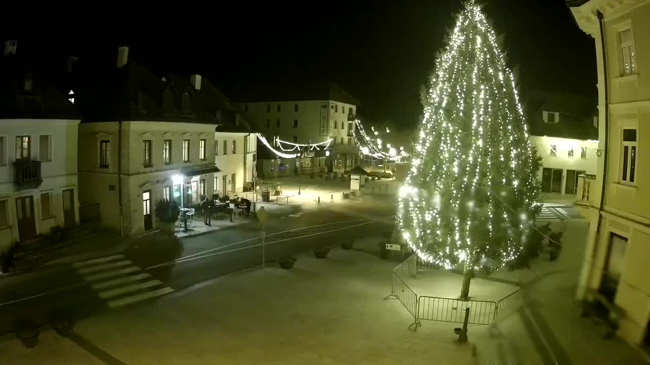 Piazza centrale a Plezzo