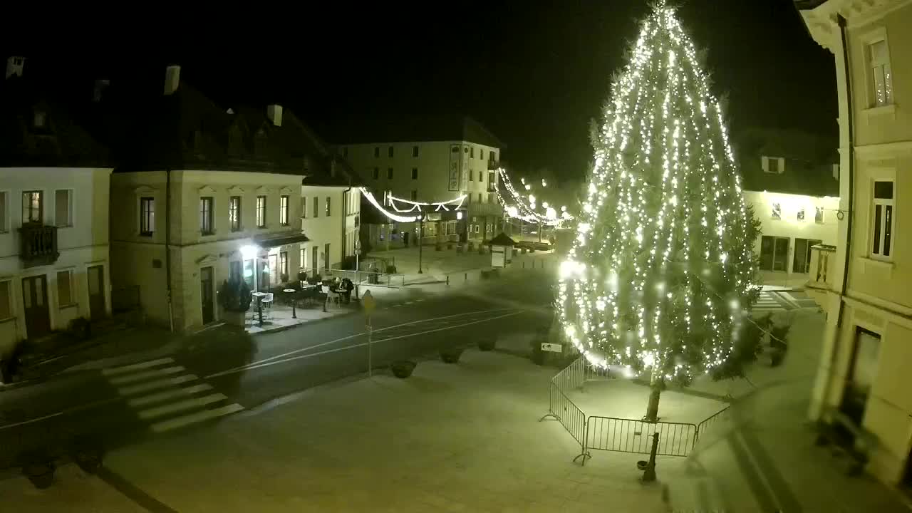 Piazza centrale a Plezzo