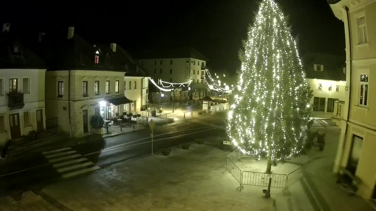 Piazza centrale a Plezzo