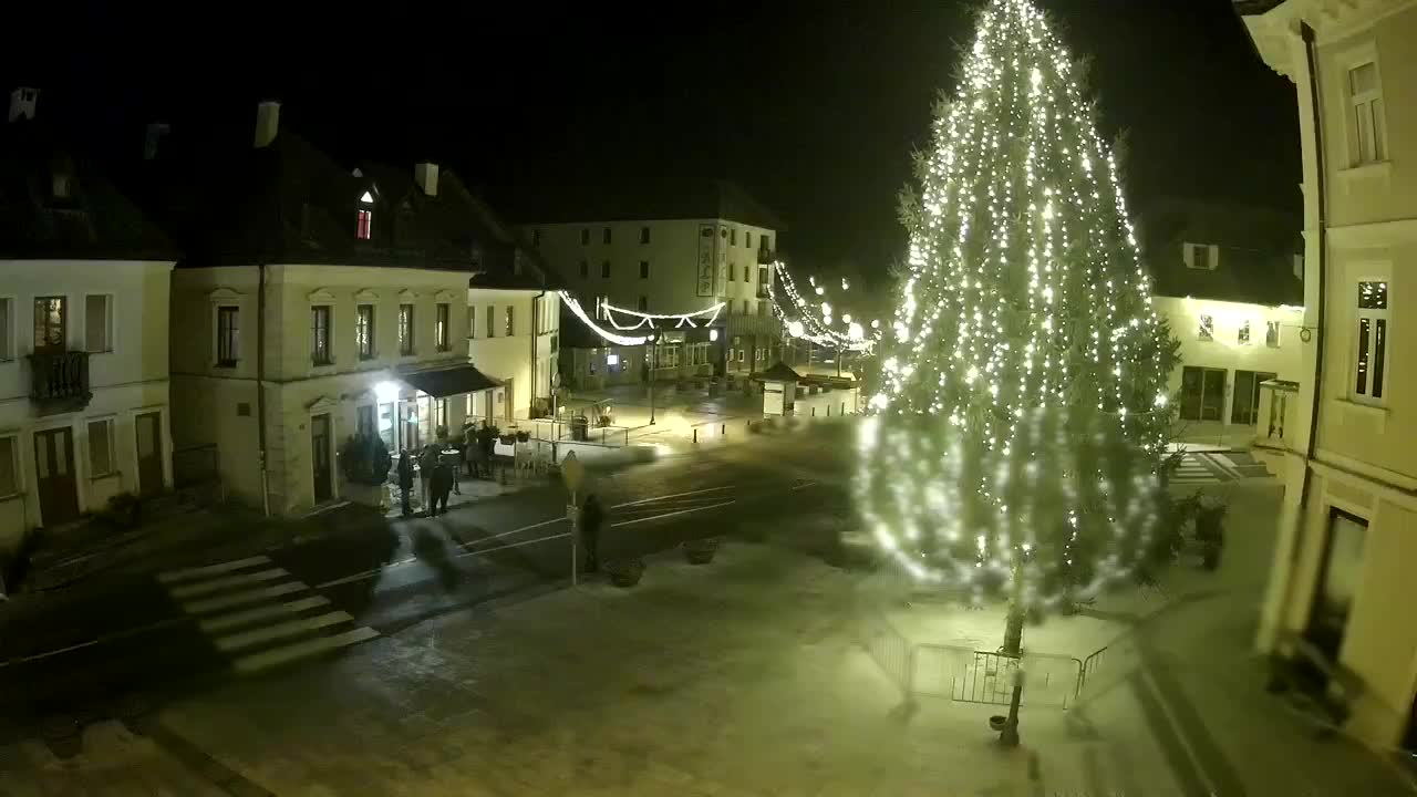 Piazza centrale a Plezzo