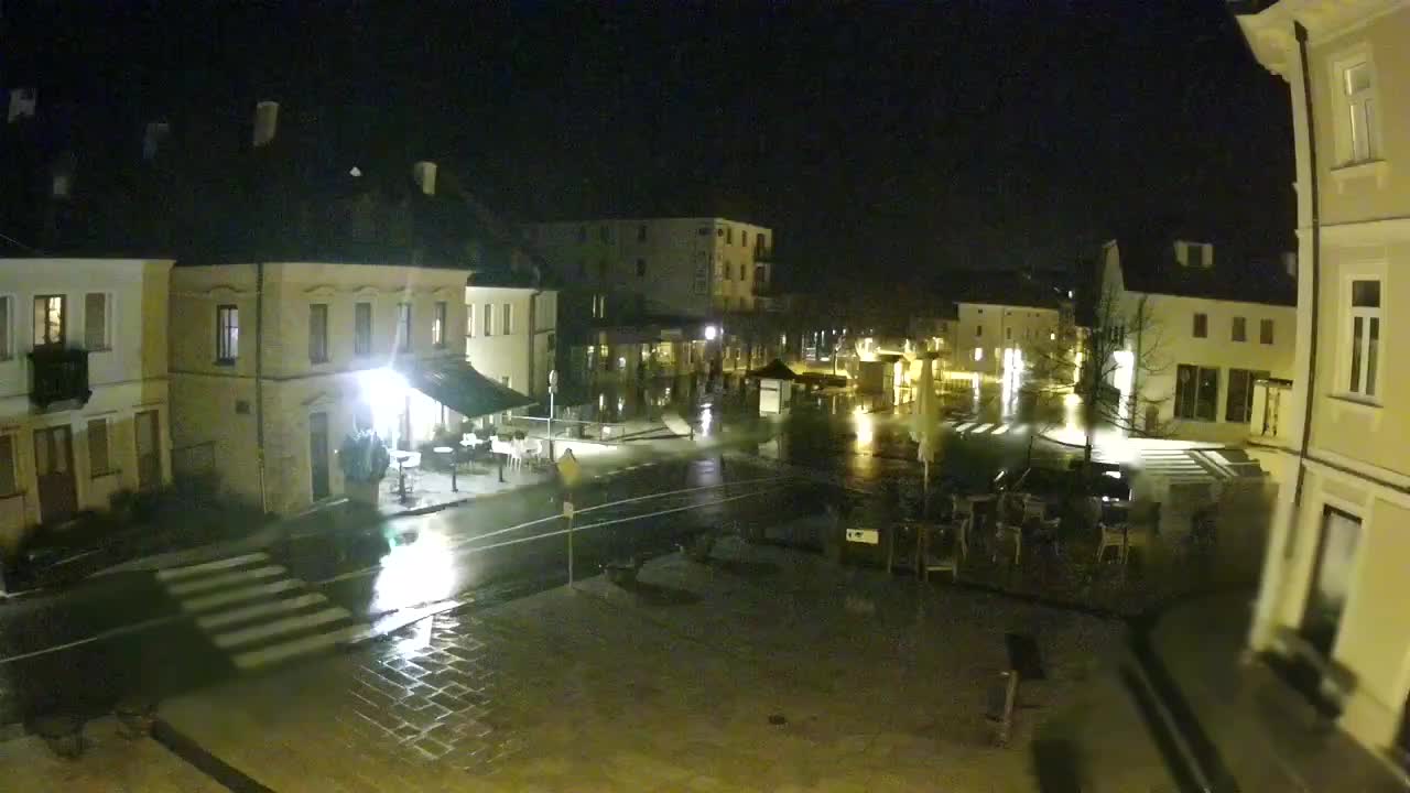 Piazza centrale a Plezzo