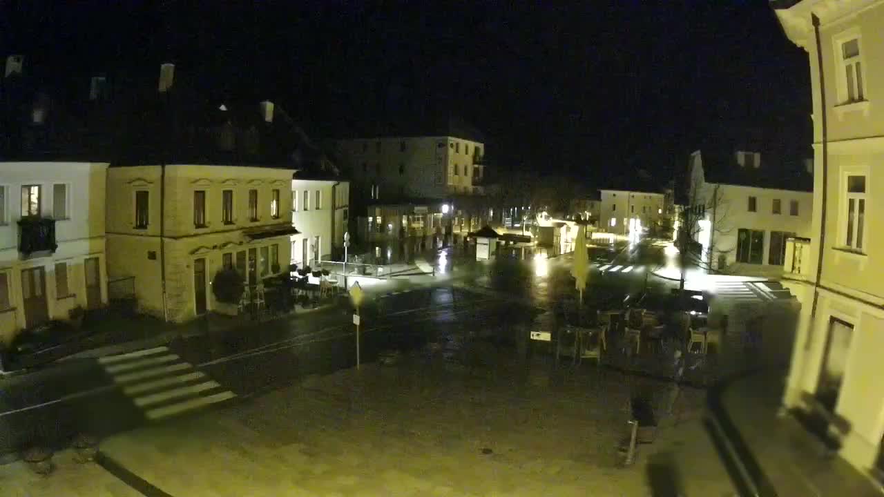 Piazza centrale a Plezzo