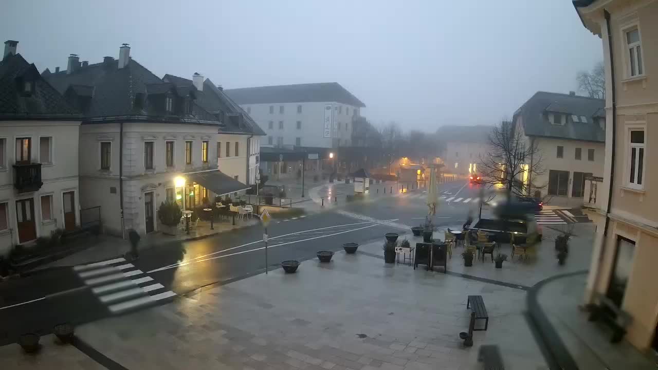 Piazza centrale a Plezzo