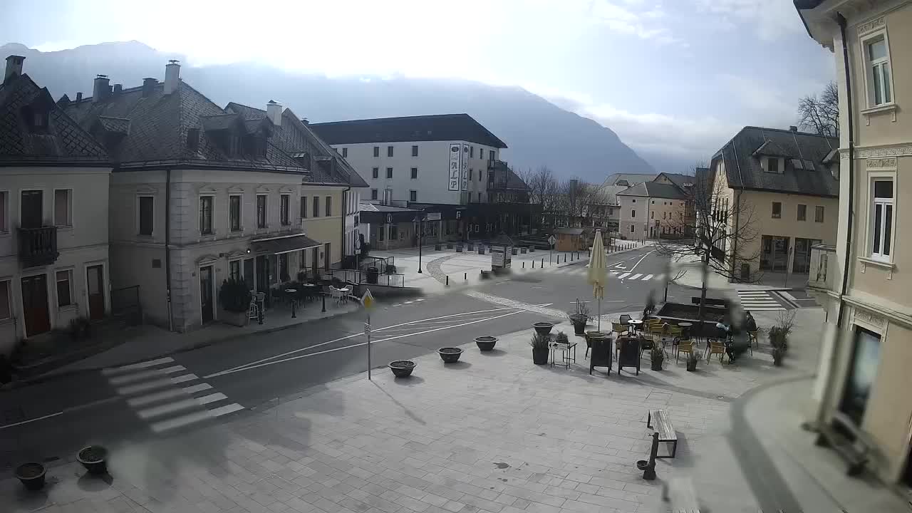 Piazza centrale a Plezzo