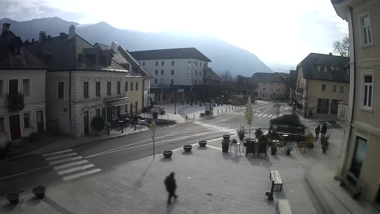 Piazza centrale a Plezzo