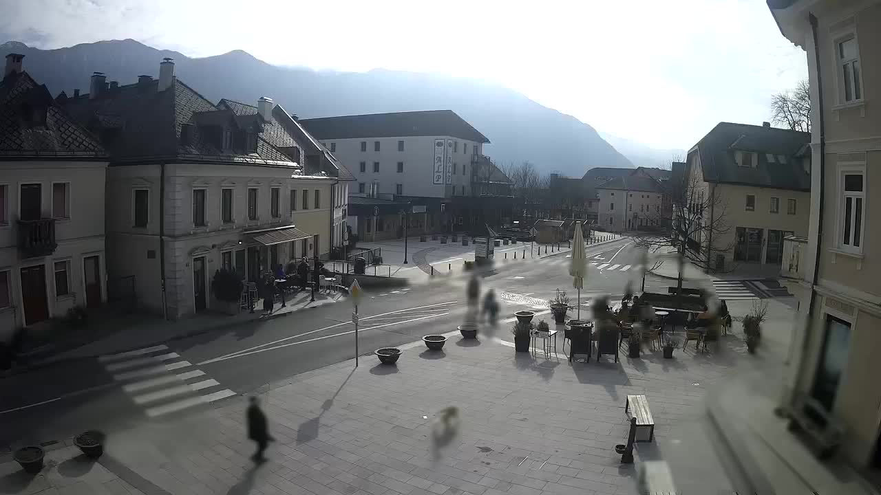 Piazza centrale a Plezzo