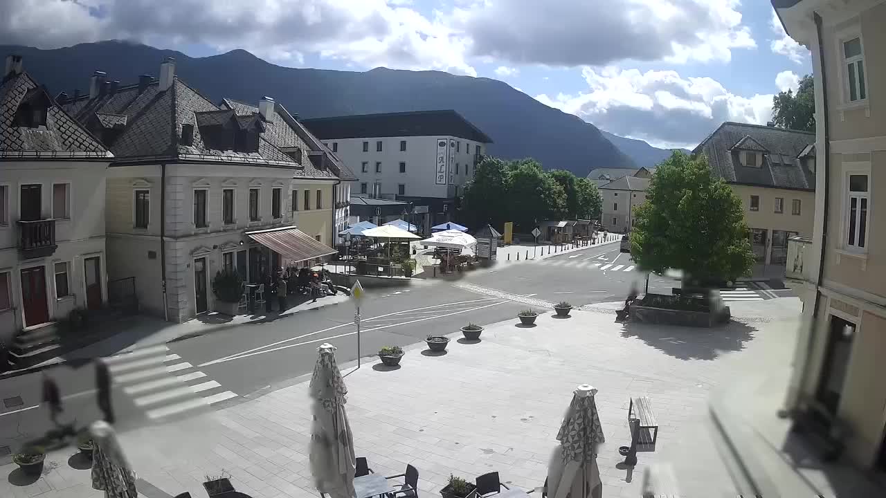 Piazza centrale a Plezzo